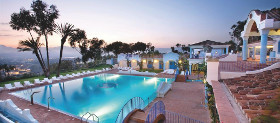 Monte Turri Luxury Retreat - Esterno con piscina